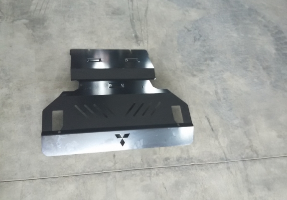 Protection sous moteur et de la radiateur Mitsubishi Pajero 3 (V60, V70)