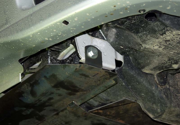 Protection sous moteur et de la boîte de vitesse Nissan Almera Tino